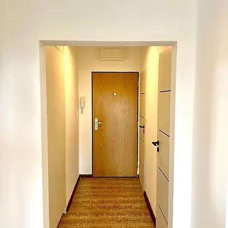 Big 3 Separate Convenient Haven ! * Pressburg