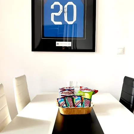 Big 3 Separate Convenient Haven ! * Pressburg