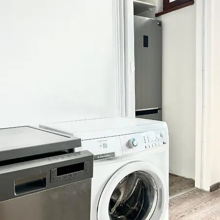 Big 3 Separate Convenient Haven ! Lägenhet *