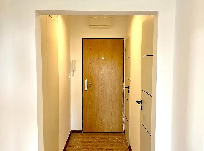 Big 3 Separate Convenient Haven ! * Pressburg