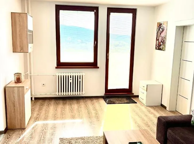 Big 3 Separate Convenient Haven ! Pressburg