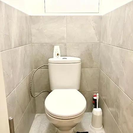 아파트 Big 3 Separate Convenient Haven ! 브라티슬라바